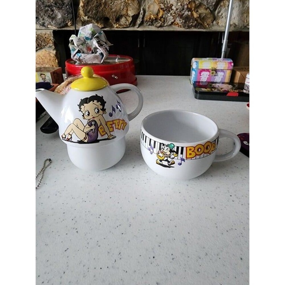 Betty Boop “Tea-4-One” 18oz Teapot & 11oz Mug Set 1998